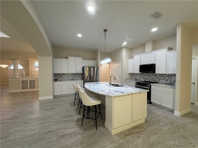 Building Photo - 5780 N Lena Dr