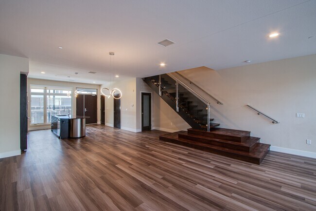 Building Photo - 8925 W Flamingo Rd