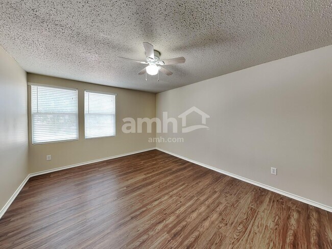 Building Photo - 16508 Jasmine Springs Dr