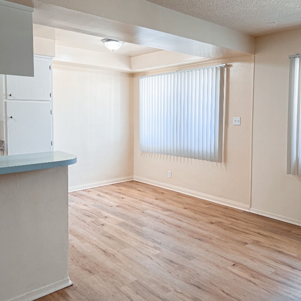 Building Photo - 1001 E Stearns Ave