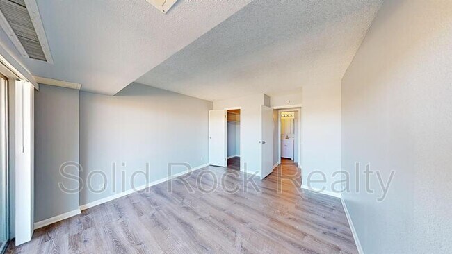 Building Photo - 411 Lakewood Cir