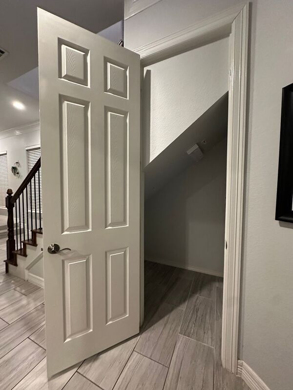 Building Photo - 1004 Colonial Dr