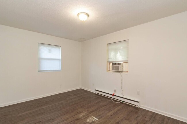 Building Photo - 602 Barton St