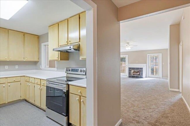 Building Photo - East Tallahassee Brick Townhome With One Car Garage