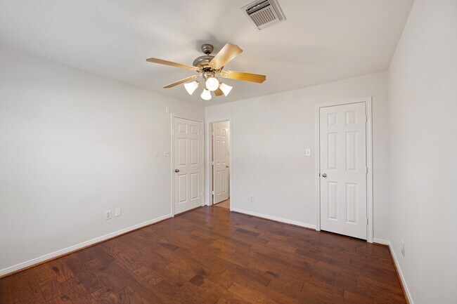 Building Photo - 1727 Hadley St