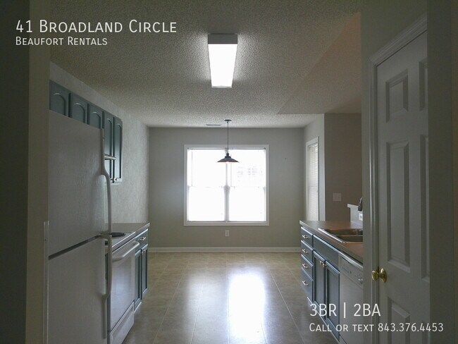 Building Photo - 41 Broadland Cir