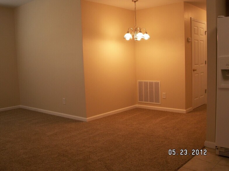 Building Photo - 7402 Courtyard Dr