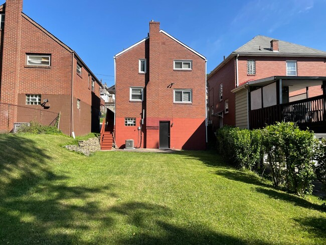 Building Photo - Comfortable 3-Bedroom Home with Private Backyard in Pittsburgh!
