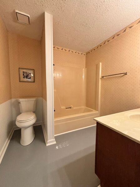 Building Photo - 645 Lilly Ln