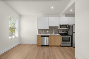 Building Photo - 8417