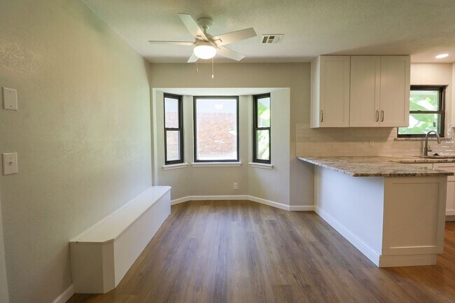 Building Photo - Beautifully Redone 3 Bedroom South Tulsa H...