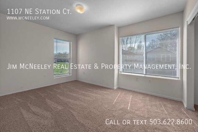 Building Photo - 1107 NE Station Ct