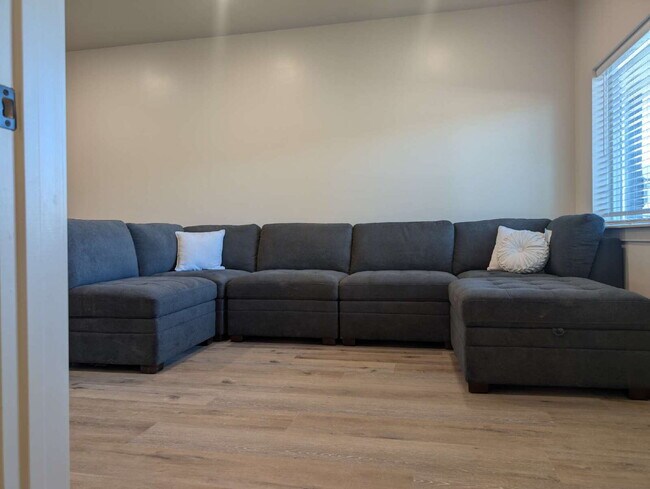 Building Photo - Quality 3 Bedroom 2 Bath