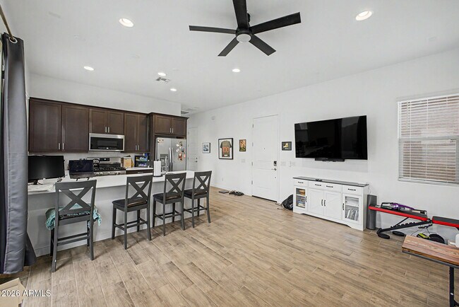 Building Photo - 3825 W Buist Ave