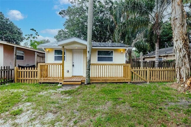 Building Photo - 3900 Locust Ave