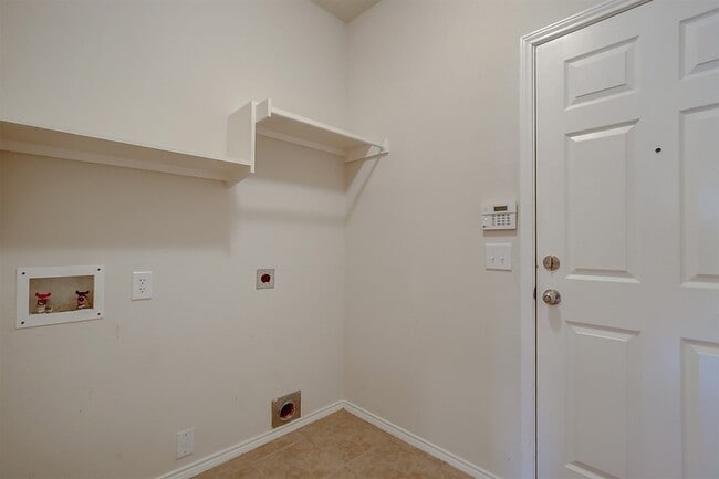 Building Photo - 2609 Monroe Dr
