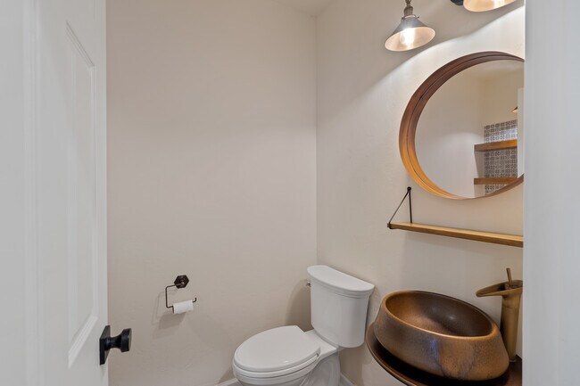 Building Photo - 2882 S Palmer Dr