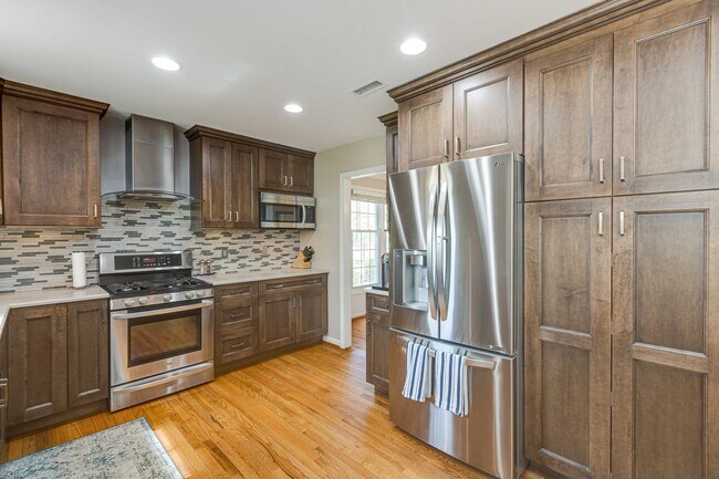 Building Photo - 5624 Kemp Ln