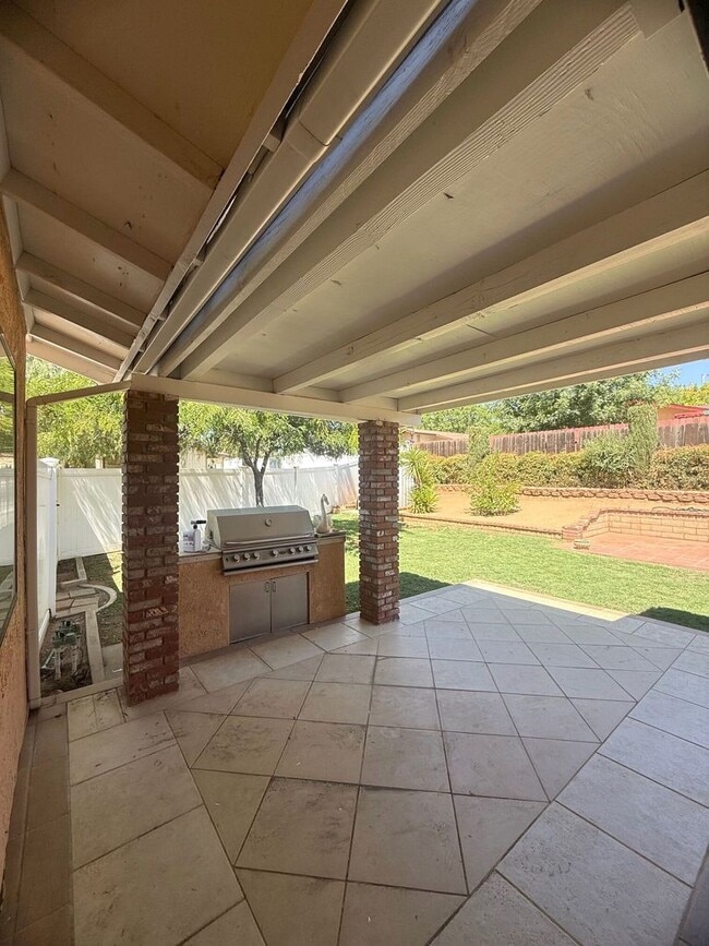 Building Photo - Peacock Valley HOA 2 Bedroom 1 Bathroom 55...