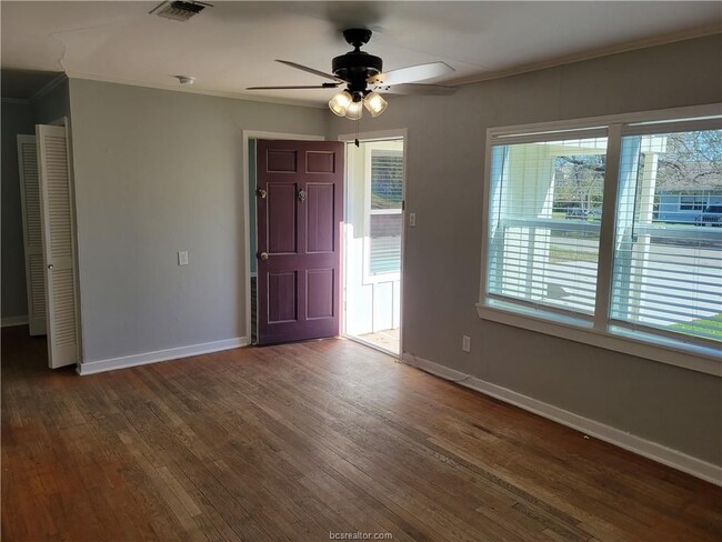 Building Photo - 308 Foch St
