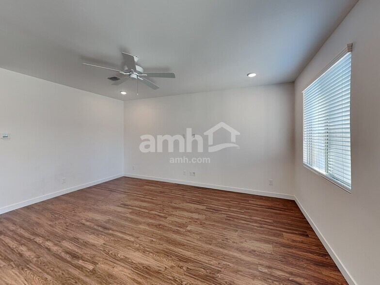 Building Photo - 4308 S 105th Dr