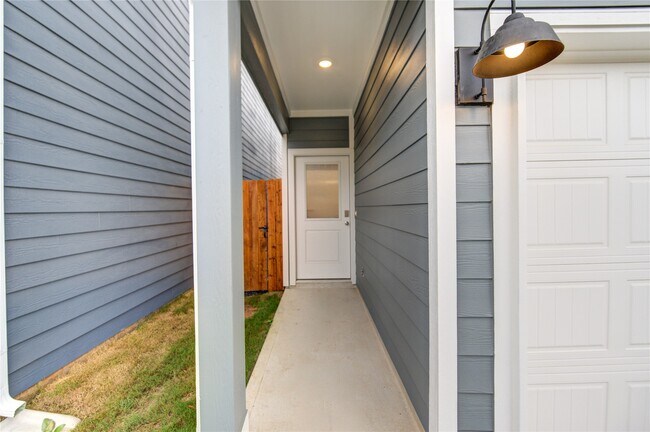 Building Photo - 28246 Meadowlark Sky Dr