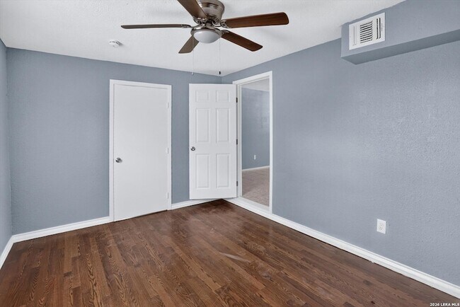 Building Photo - 5318 Costa Mesa St