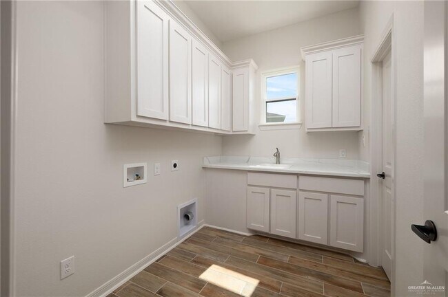 Building Photo - 33 E Silos Ave