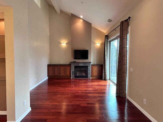 Building Photo - 27111 Sugar Pine Dr