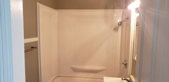 Building Photo - 103-832 S Washington St