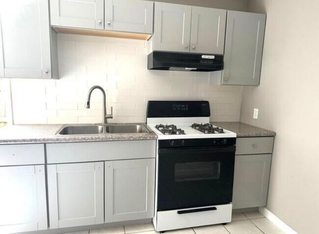 Building Photo - 13806 Hollypark Dr