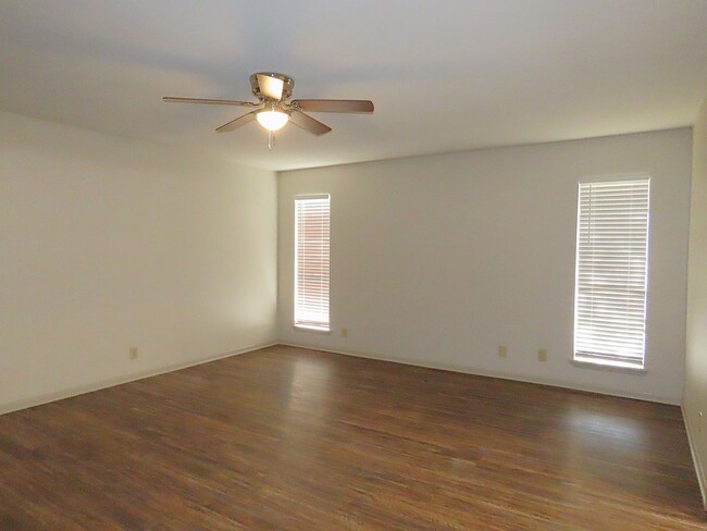 Building Photo - Whitehouse ISD! Spacious 3 Bedroom, 2 Bath...