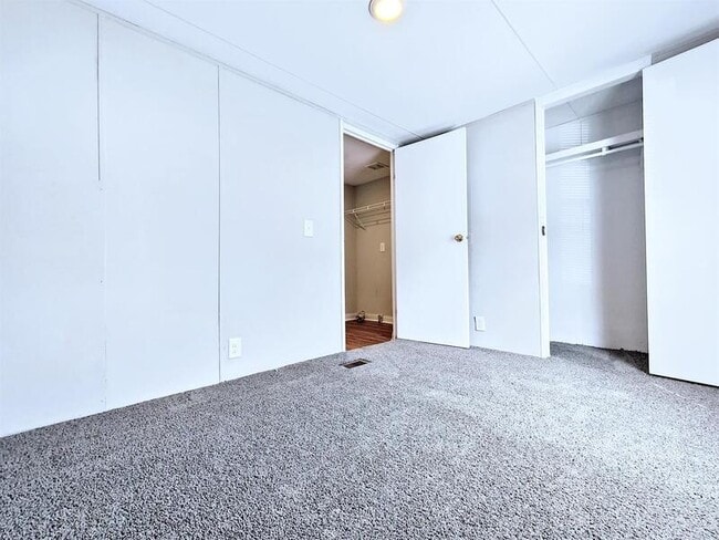 Building Photo - 212 Sunshine Dr