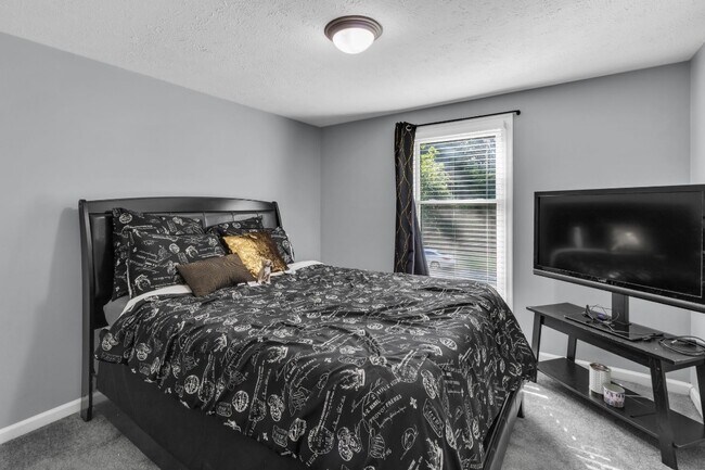 Building Photo - 15337 Edgehill Dr