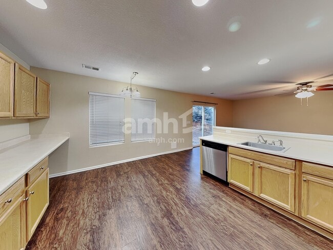 Building Photo - 2089 Quartz St