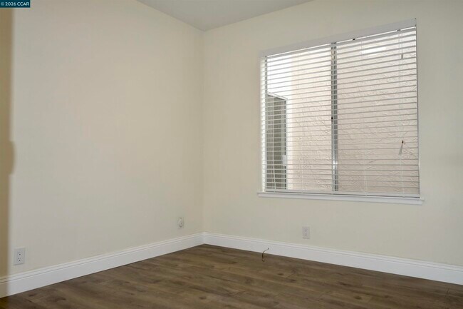 Building Photo - 112 Marchbanks Ct