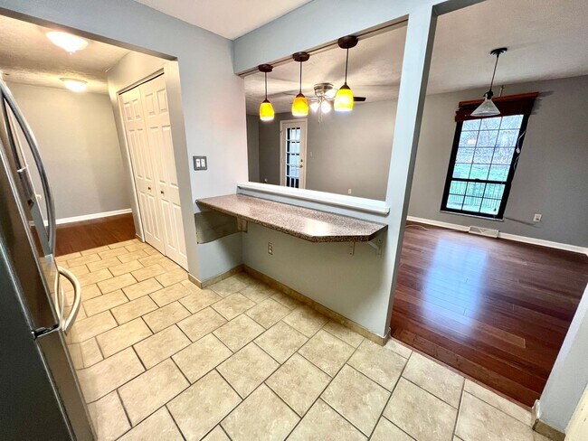 Building Photo - Sewickley Heights - Gorgeous Townhouse - 3...