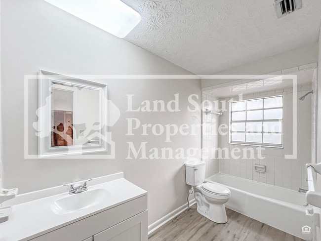 Building Photo - 711 W Daughtery Rd