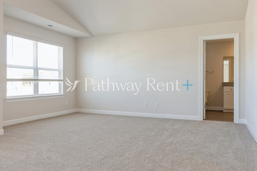 Building Photo - 3440 Quintana Dr