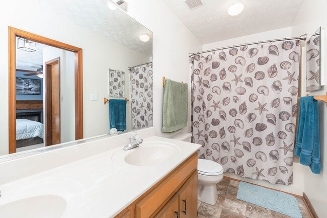 Building Photo - Beautiful Newport News Home