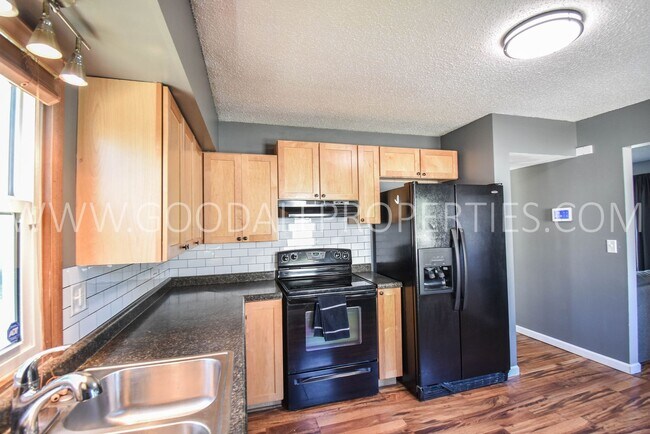 Building Photo - 2 Bedroom 2 Bath Home in Des Moines