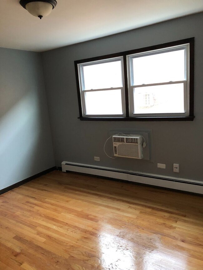 Building Photo - 312 Yates Ave