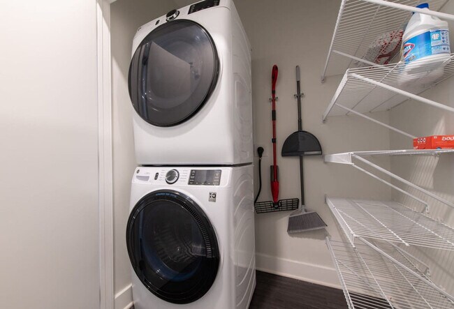 Building Photo - 228 Pike St