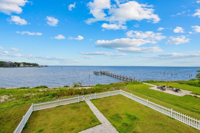 Building Photo - 486 Beatrice Point Rd