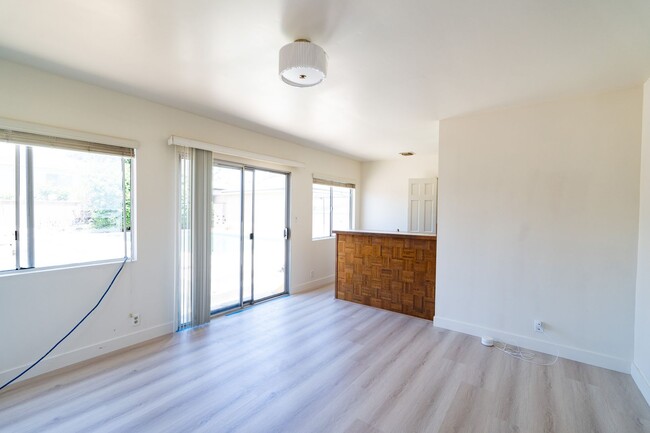 Building Photo - Beautiful 3 Bedroom/ 2 Bath Home $3,595/ Mo.