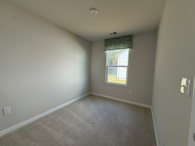 Building Photo - 4 Bedrooms, 2.5 Bathrooms - Home in Armuchee!