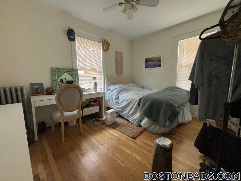 Building Photo - 44 Fairbanks St