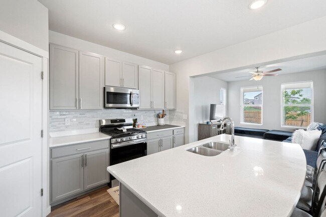 Building Photo - Modern 4BD/3BA Home with Covered Balcony &...