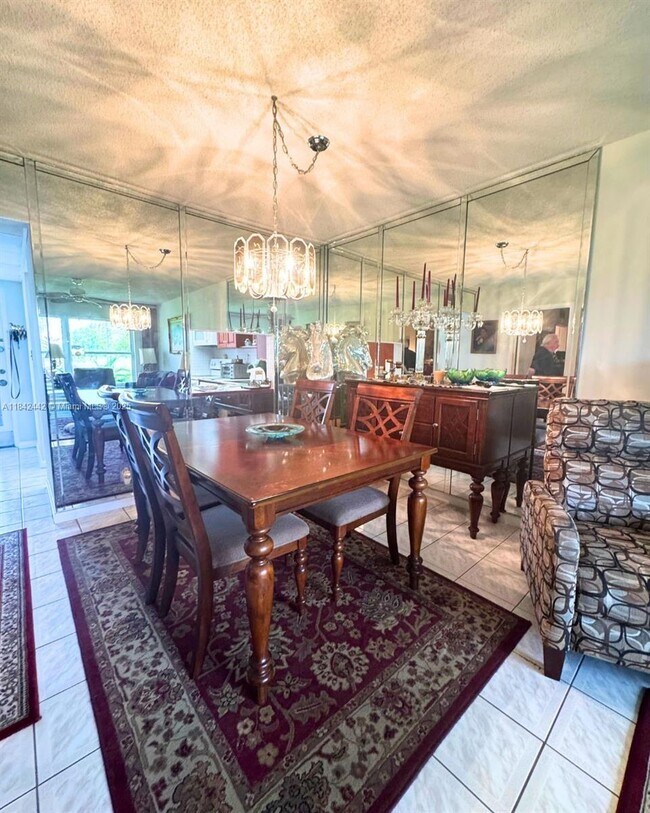 Building Photo - 7787 Golf Cir Dr