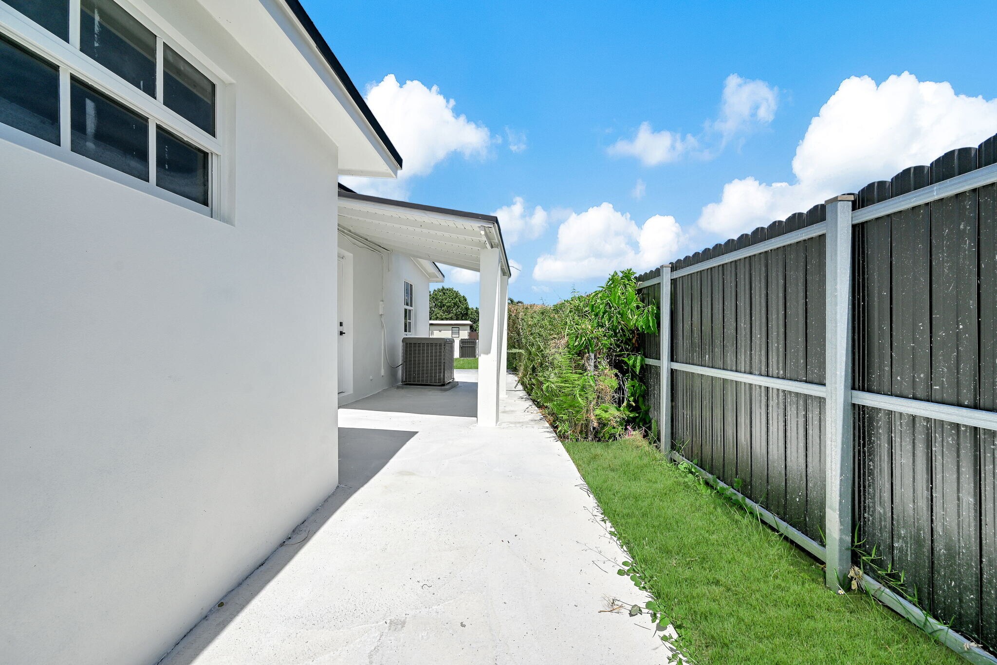 Building Photo - 4040 SW 108th Ave